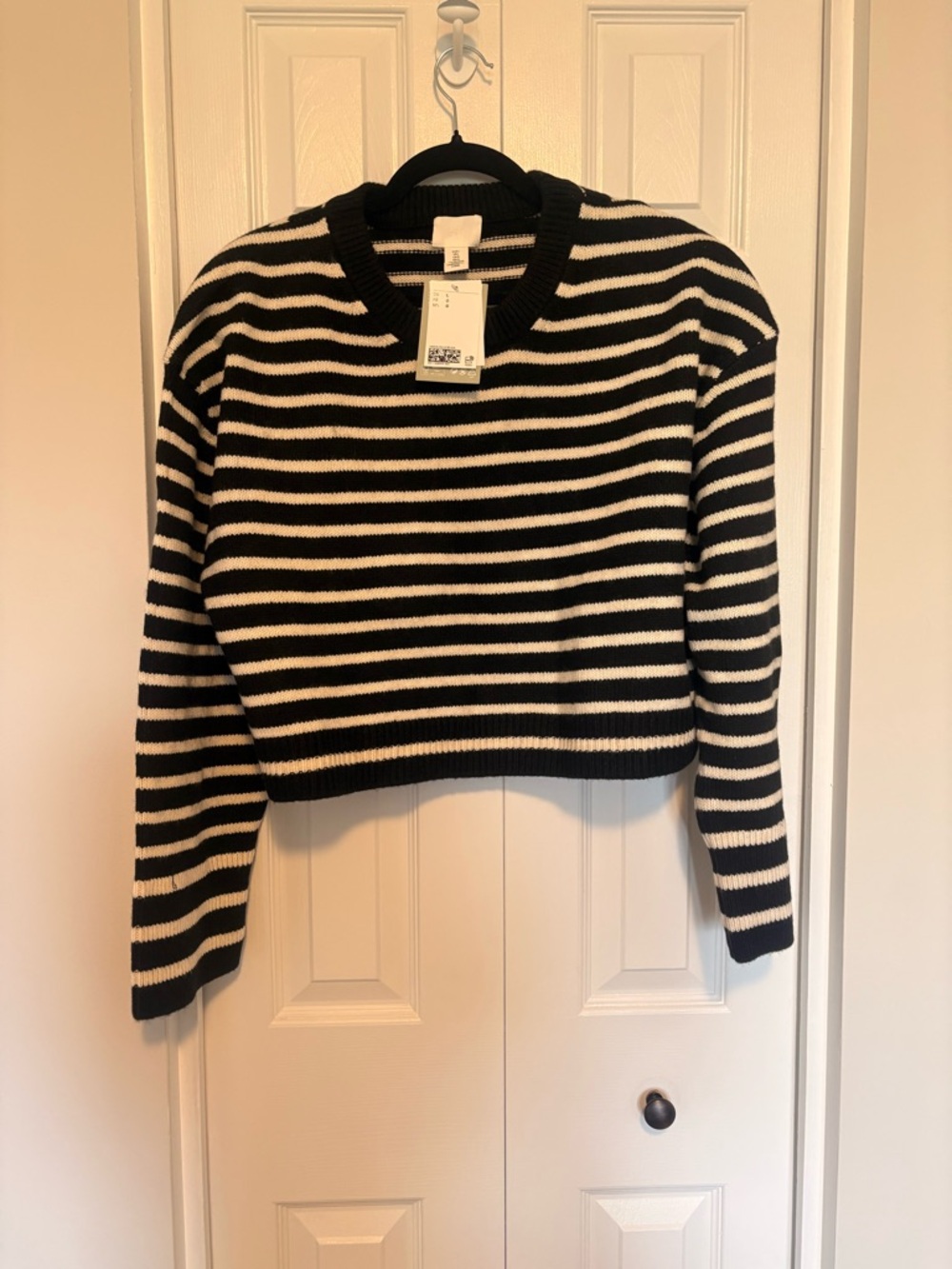 NWT - H&M Striped Black & White Cropped Sweater - Sz L